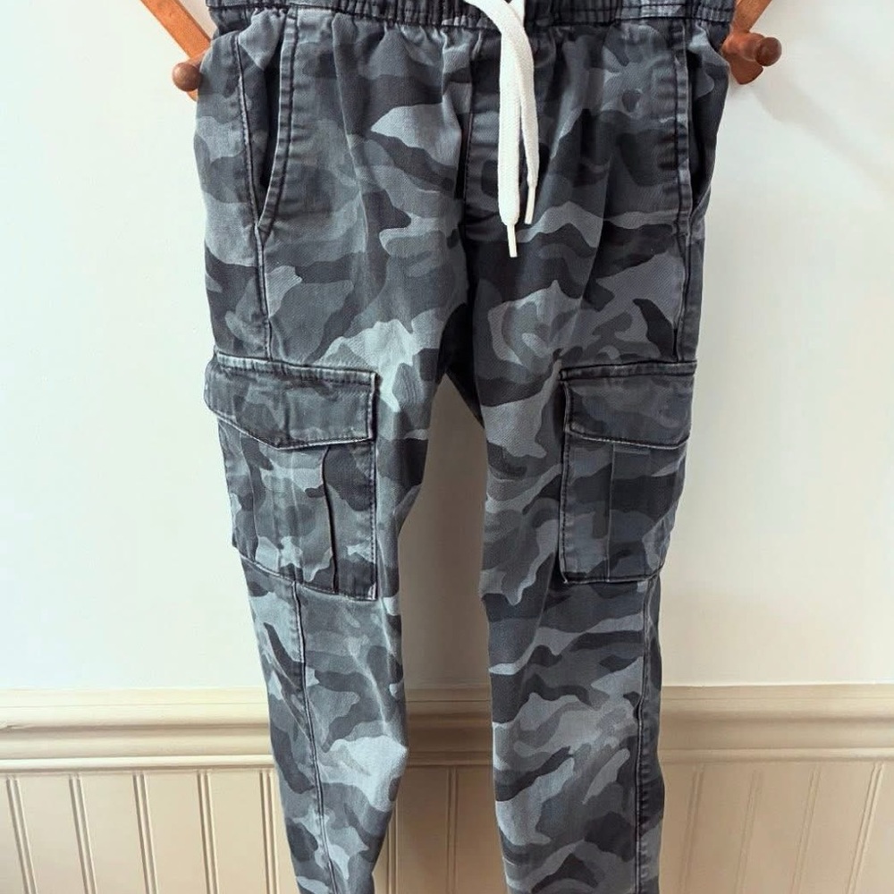 Boys Old Navy Gray Camo Pants Size 8